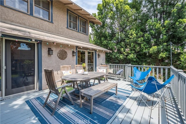 deck featuring outdoor dining area