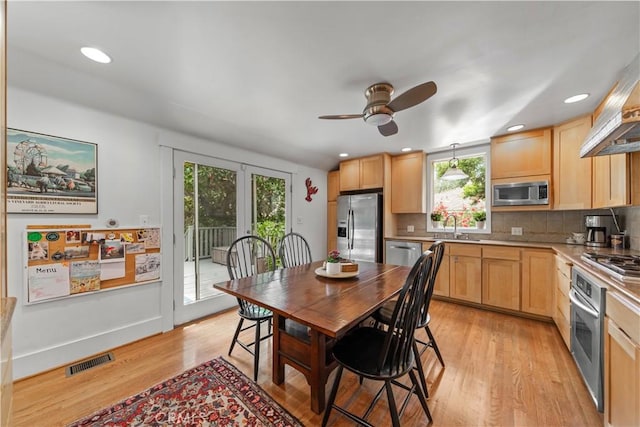 dining space featuring light wood-type flooring, ceiling fan, recessed lighting, and visible vents