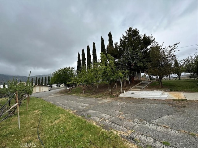 23171 Woodford Tehachapi Rd, Tehachapi, CA 93561 - view of asphalt driveway