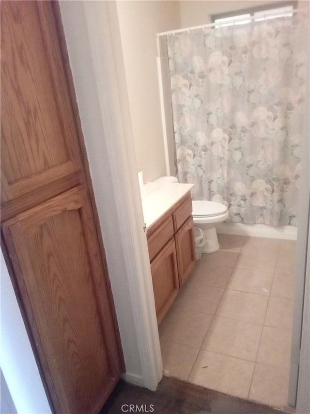 23171 Woodford Tehachapi Rd, Tehachapi, CA 93561 - bathroom featuring tile patterned flooring, a shower with curtain, vanity, and toilet