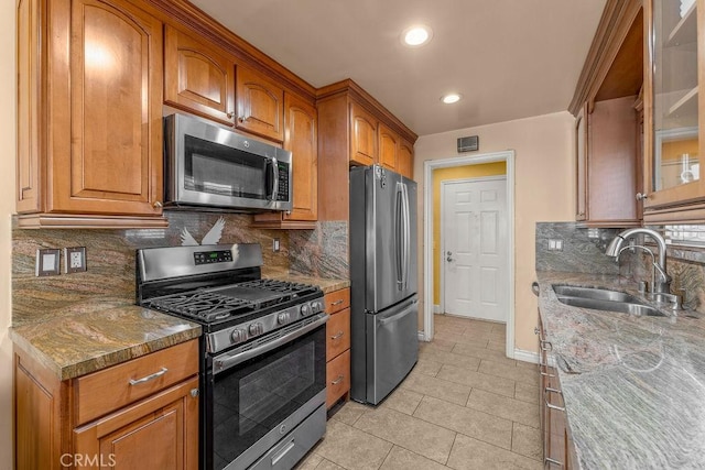 1344 5th St Unit 7, Glendale, CA 91201 - kitchen featuring stainless steel appliances, a sink, brown cabinets, baseboards, and recessed lighting