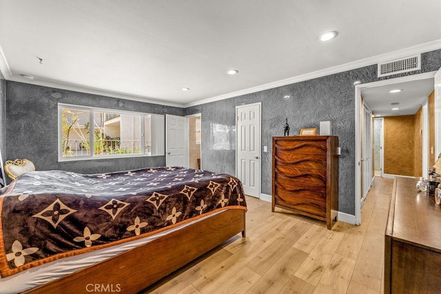 1344 5th St Unit 7, Glendale, CA 91201 - bedroom with ornamental molding, light wood-style floors, and recessed lighting
