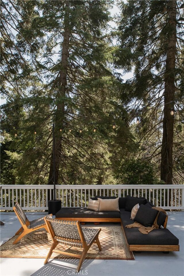920 Oak Rd, Lake Arrowhead, CA 92385 - wooden terrace with an outdoor hangout area