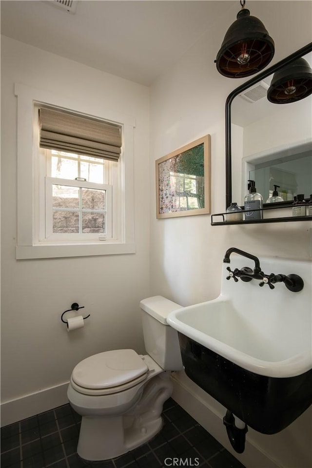 920 Oak Rd, Lake Arrowhead, CA 92385 - bathroom featuring tile patterned floors, toilet, baseboards, and a sink
