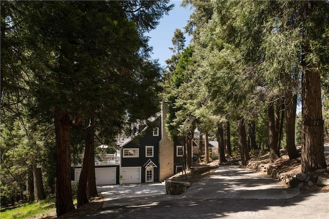 920 Oak Rd, Lake Arrowhead, CA 92385 - view of home's community with an attached garage and driveway