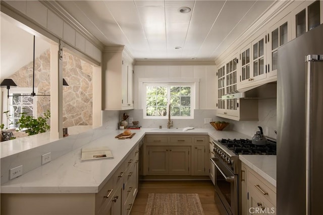 920 Oak Rd, Lake Arrowhead, CA 92385 - kitchen featuring glass insert cabinets, wood finished floors, a sink, backsplash, and appliances with stainless steel finishes