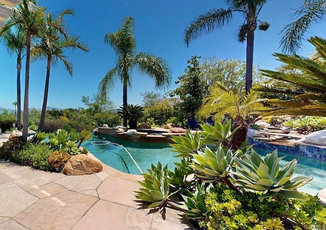 2034 Ridgecrest Pl, Escondido, CA 92029 - view of swimming pool with a pool with connected hot tub
