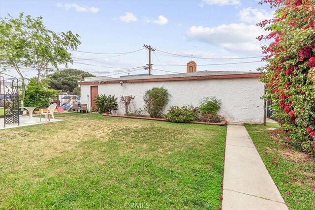 1919 W 35th St, Los Angeles, CA 90018 - view of green lawn with a patio area