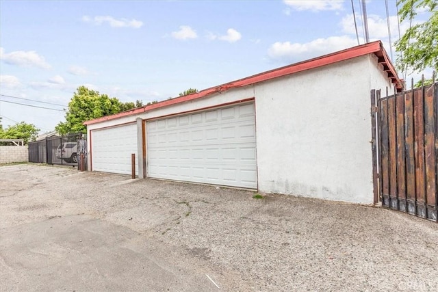 1919 W 35th St, Los Angeles, CA 90018 - detached garage featuring fence