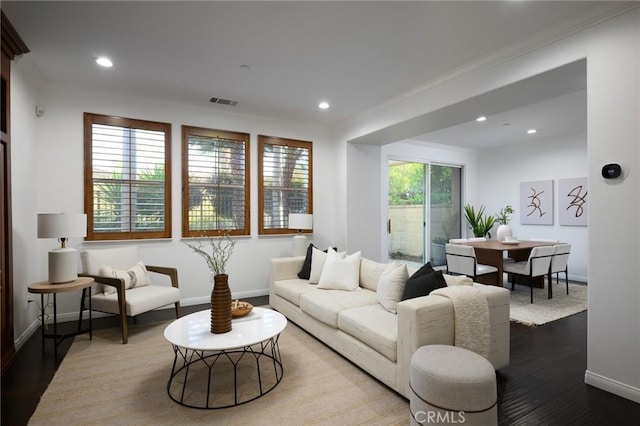 living area featuring baseboards, recessed lighting, crown molding, and wood finished floors