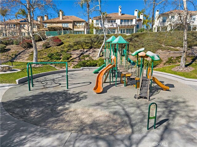 30 Calle Estero, Rancho Santa Margarita, CA 92688 - community playground with a residential view