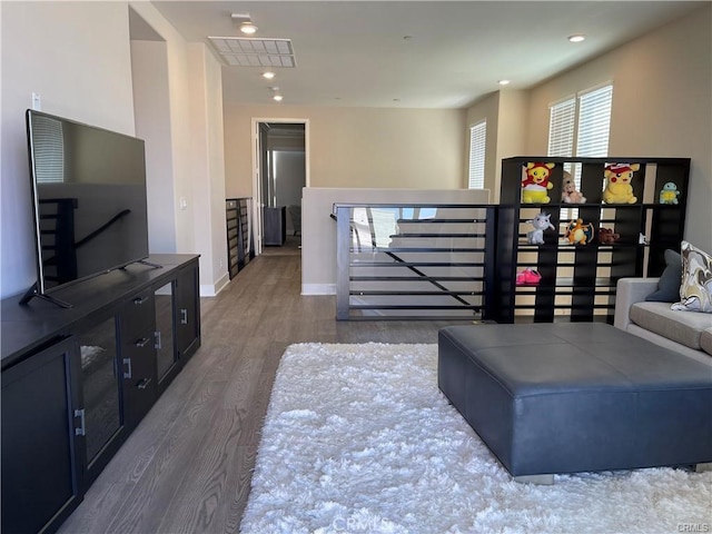 living room with recessed lighting, baseboards, visible vents, and wood finished floors
