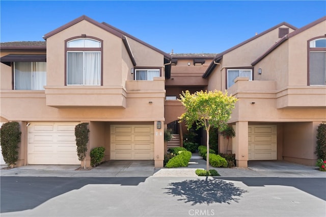 townhome / multi-family property featuring an attached garage and stucco siding