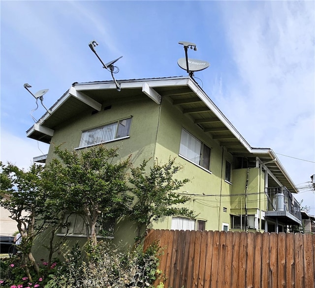 3734 N Abby St, Fresno, CA 93726 - view of side of property featuring stucco siding and fence