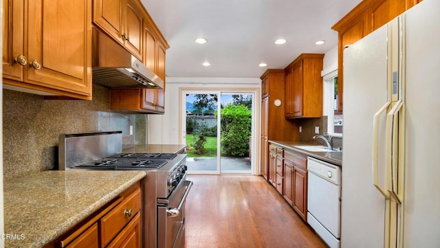10424 Mcvine Ave, Sunland, CA 91040 - kitchen featuring white appliances, under cabinet range hood, a sink, recessed lighting, and decorative backsplash