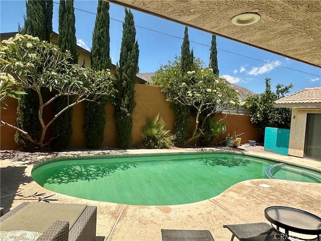 52295 Avenida Vallejo Ln, Quinta, CA 92253 - view of swimming pool featuring a fenced backyard, a patio, and a pool with connected hot tub