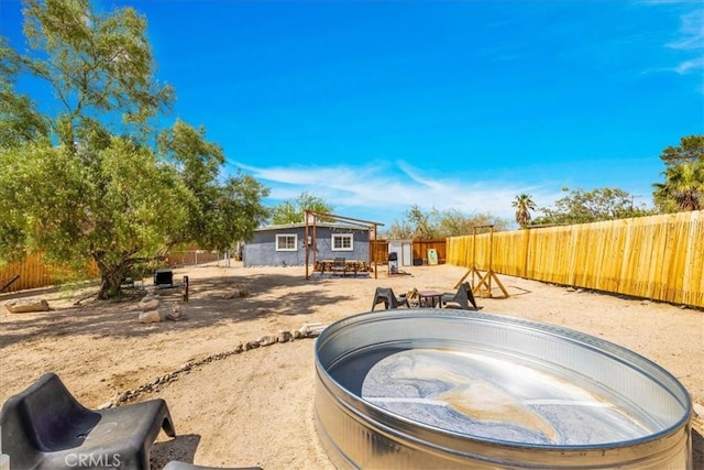 74825 Alta Loma Dr Unit 29, Palms, CA 92277 - view of front facade featuring a fenced backyard and a jacuzzi