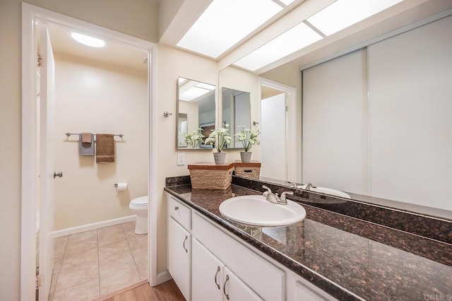 552 Canyon Dr Unit 15, Oceanside, CA 92054 - bathroom featuring baseboards, toilet, and vanity