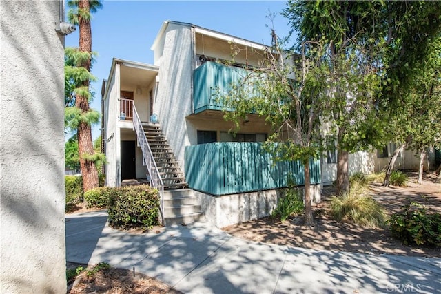 5700 Etiwanda Ave Unit 259, Tarzana, CA 91356 - view of building exterior featuring stairs