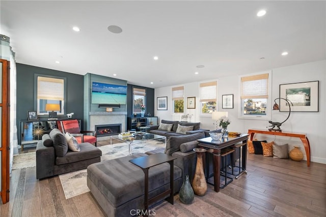 living area featuring wood-type flooring and recessed lighting