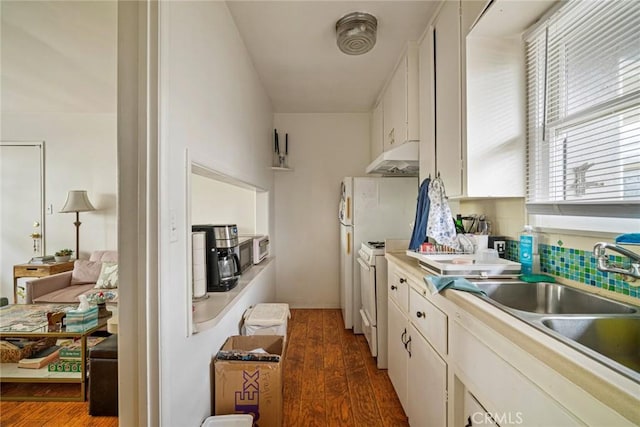 227 Avenida Santa Barbara, San Clemente, CA 92672 - kitchen with a sink, white cabinetry, wood finished floors, backsplash, and light countertops