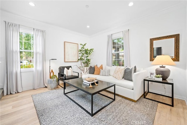 living room featuring recessed lighting, plenty of natural light, baseboards, and light wood-style floors
