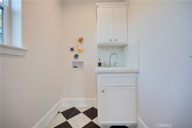 582 Paseo St, Arroyo Grande, CA 93420 - laundry room featuring baseboards, a sink, electric dryer hookup, and washer hookup