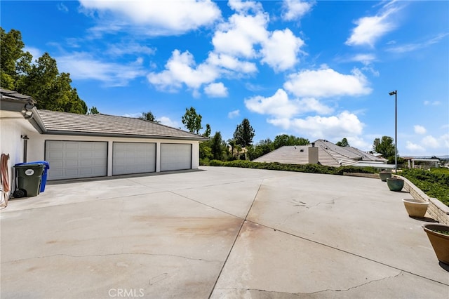 36608 Oak Ridge Dr, Yucaipa, CA 92399 - garage featuring driveway