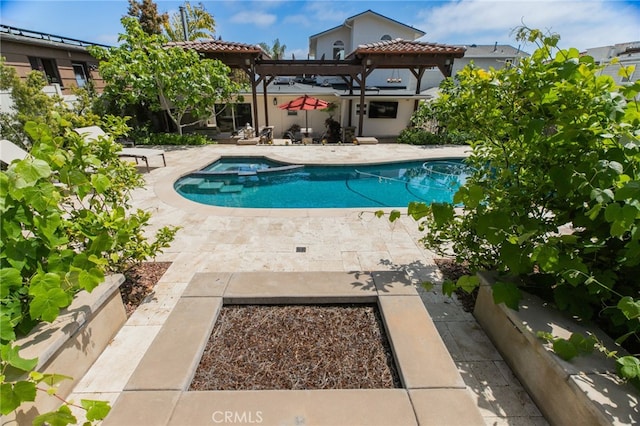 1624 Malden St, San Diego, CA 92109 - view of pool featuring a pool with connected hot tub, a patio area, and a pergola