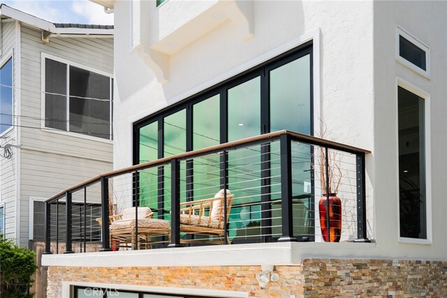 1624 Malden St, San Diego, CA 92109 - view of side of property featuring stucco siding