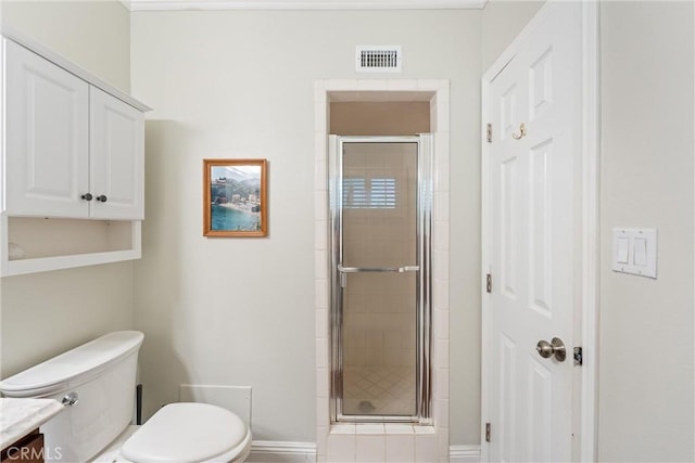 full bath with a shower stall, toilet, baseboards, and visible vents
