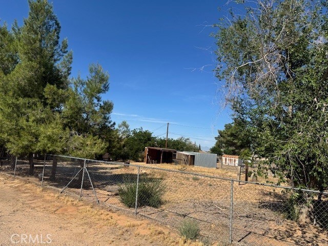 14122 Pawnee Rd, Apple Valley, CA 92307 - view of yard featuring an outdoor structure