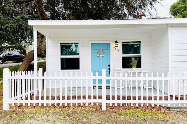 view of front of home featuring a fenced front yard and a porch