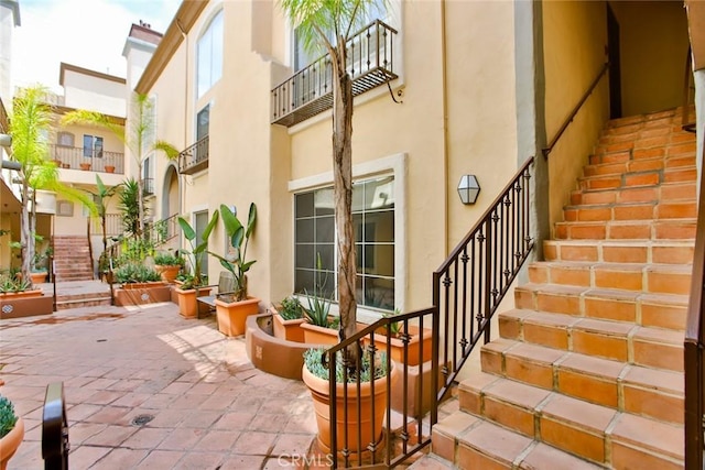 7100 La Tijera Blvd Unit B202, Los Angeles, CA 90045 - exterior space with stairs