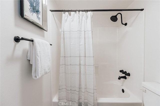 full bathroom with toilet and shower / tub combo