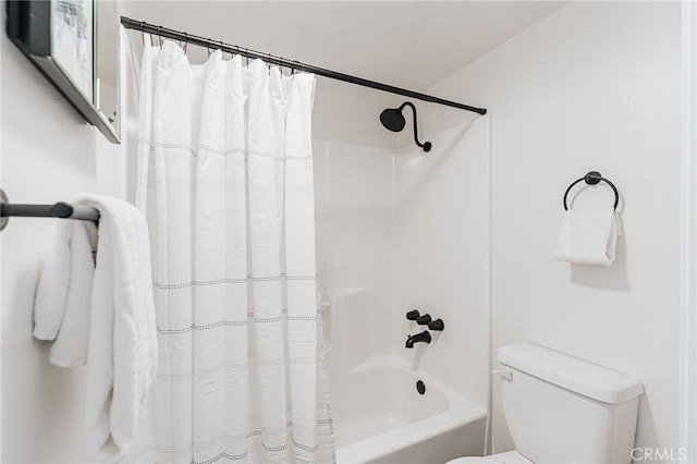 full bathroom featuring toilet and shower / bath combo with shower curtain
