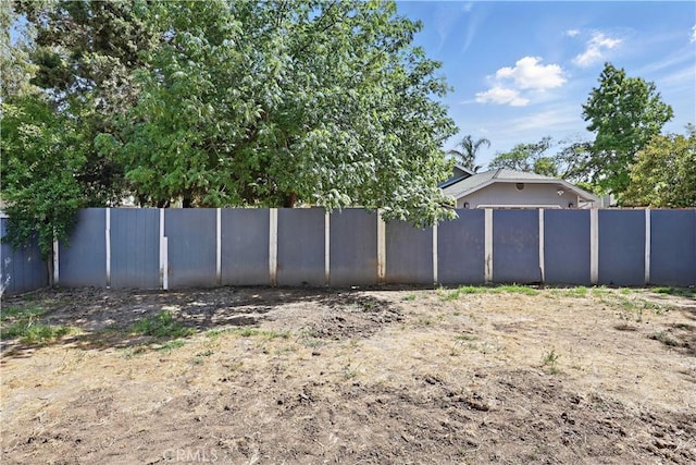624 Rensselaer Ct, Merced, CA 95348 - view of yard featuring fence