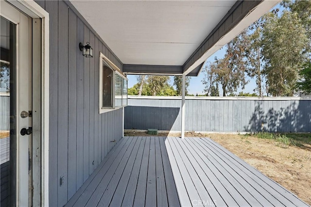 624 Rensselaer Ct, Merced, CA 95348 - deck with fence