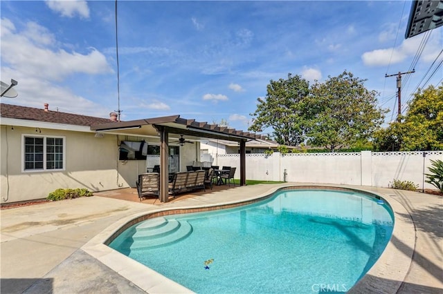view of swimming pool featuring a ceiling fan, an outdoor living space, a fenced backyard, a patio area, and a fenced in pool
