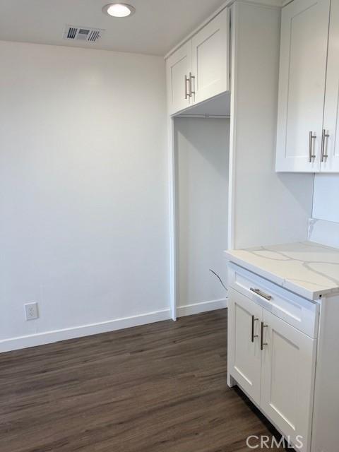321 S San Vicente Blvd S Unit 402, Los Angeles, CA 90048 - interior space featuring baseboards, dark wood-type flooring, and visible vents