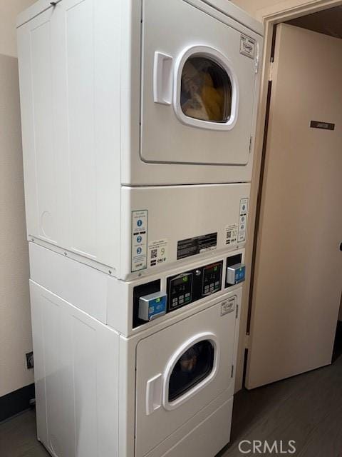 321 S San Vicente Blvd S Unit 402, Los Angeles, CA 90048 - community laundry room featuring stacked washer / drying machine and dark wood-type flooring