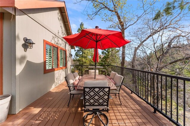 1405 Rock Ridge Dr, Lake Arrowhead, CA 92352 - deck featuring outdoor dining space