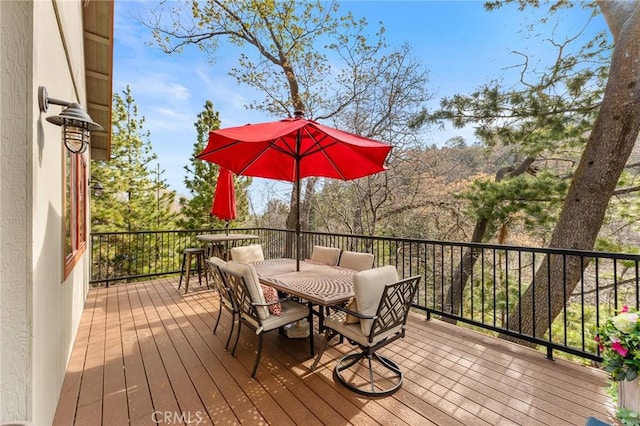 1405 Rock Ridge Dr, Lake Arrowhead, CA 92352 - deck featuring outdoor dining area