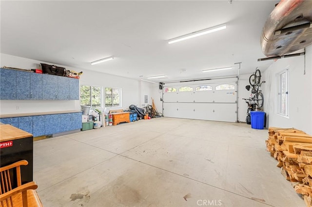 1405 Rock Ridge Dr, Lake Arrowhead, CA 92352 - view of garage