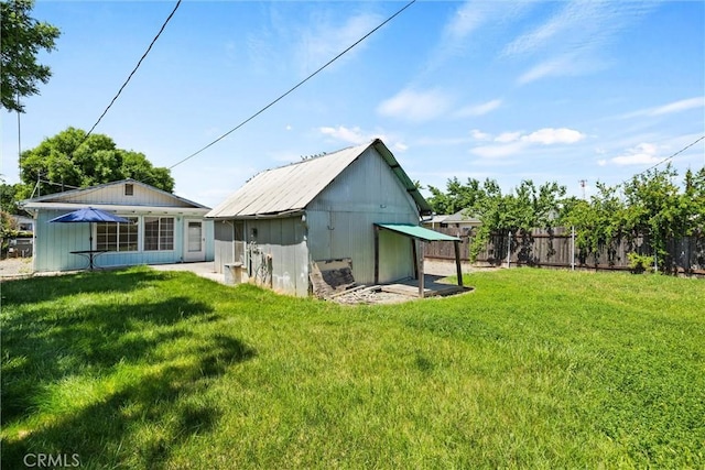 568 4th St, Willows, CA 95988 - back of house with a yard, fence, and an outbuilding