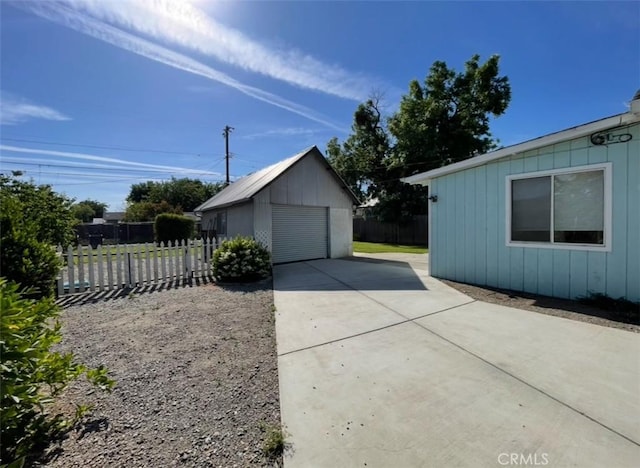 568 4th St, Willows, CA 95988 - detached garage with concrete driveway