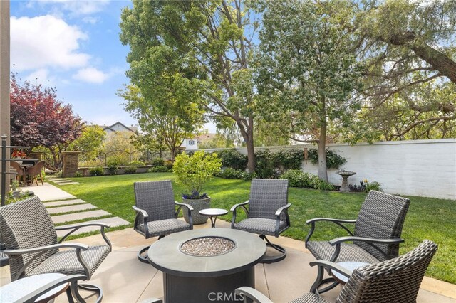 view of patio with an outdoor fire pit