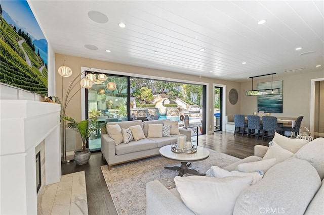 living area featuring wood finished floors, recessed lighting, and baseboards