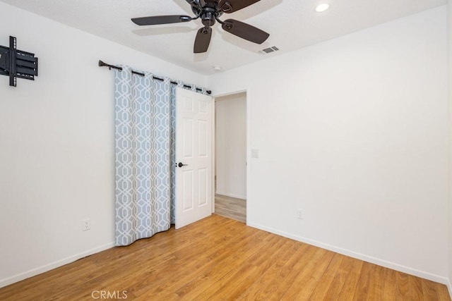 25283 Menominee Ct, Moreno Valley, CA 92553 - spare room with light wood-style flooring, a ceiling fan, visible vents, baseboards, and recessed lighting