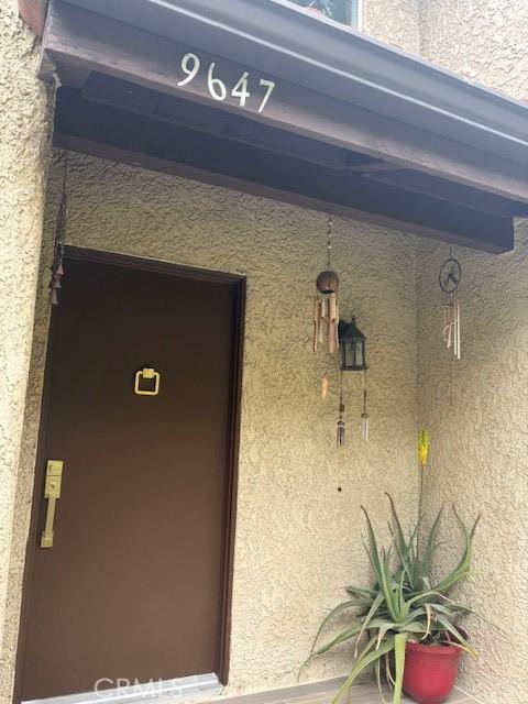 view of exterior entry featuring stucco siding